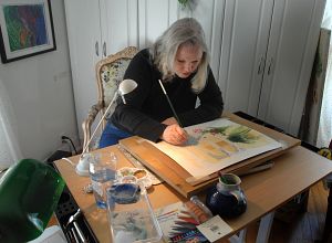 Pam Stewart works on a watercolor painting of her home in Abingdon. (Photo by David Crigger/Bristol Herald Courier)