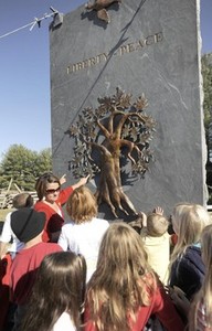 Watauga Elementary School third grade teacher Kim Winebarger shows her students the new monument during the Abingdon Veterans Day ceremony. (Earl Neikirk/Bristol Herald Courier)