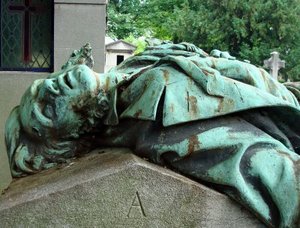 The statue that inspired the set design of Barter Theatre's "Les Mis."