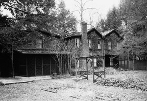 The John Fox Jr. House preserves Fox's family home.